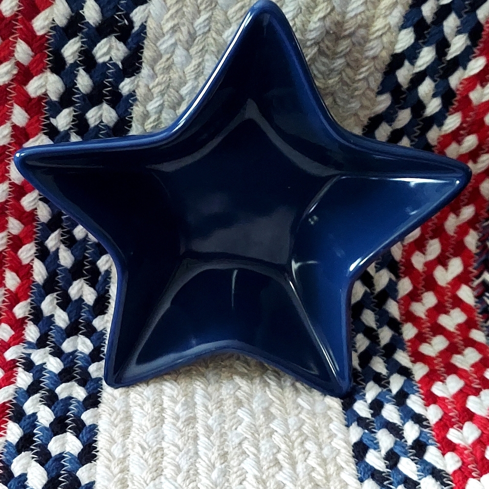 4th of July Set of 2 Hausenware Star Shaped Dishes - Picture 2 of 10